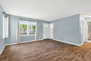 7300 Wyandotte St-009