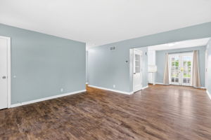 7300 Wyandotte St-011