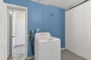 7300 Wyandotte St-019