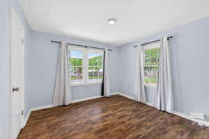 7300 Wyandotte St-020