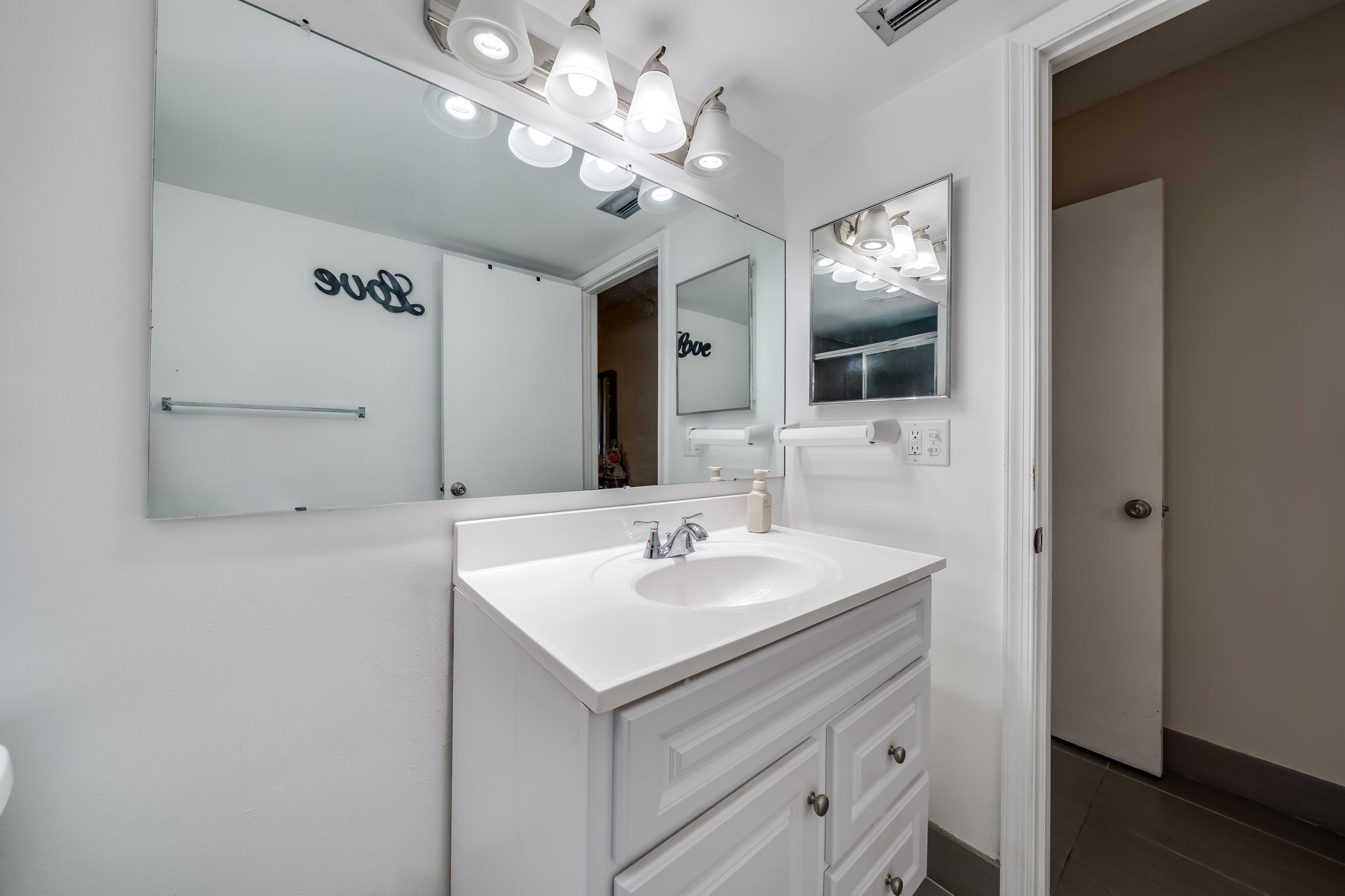 21024 NE 34th Ct, Aventura, FL 33180, USA Photo 36