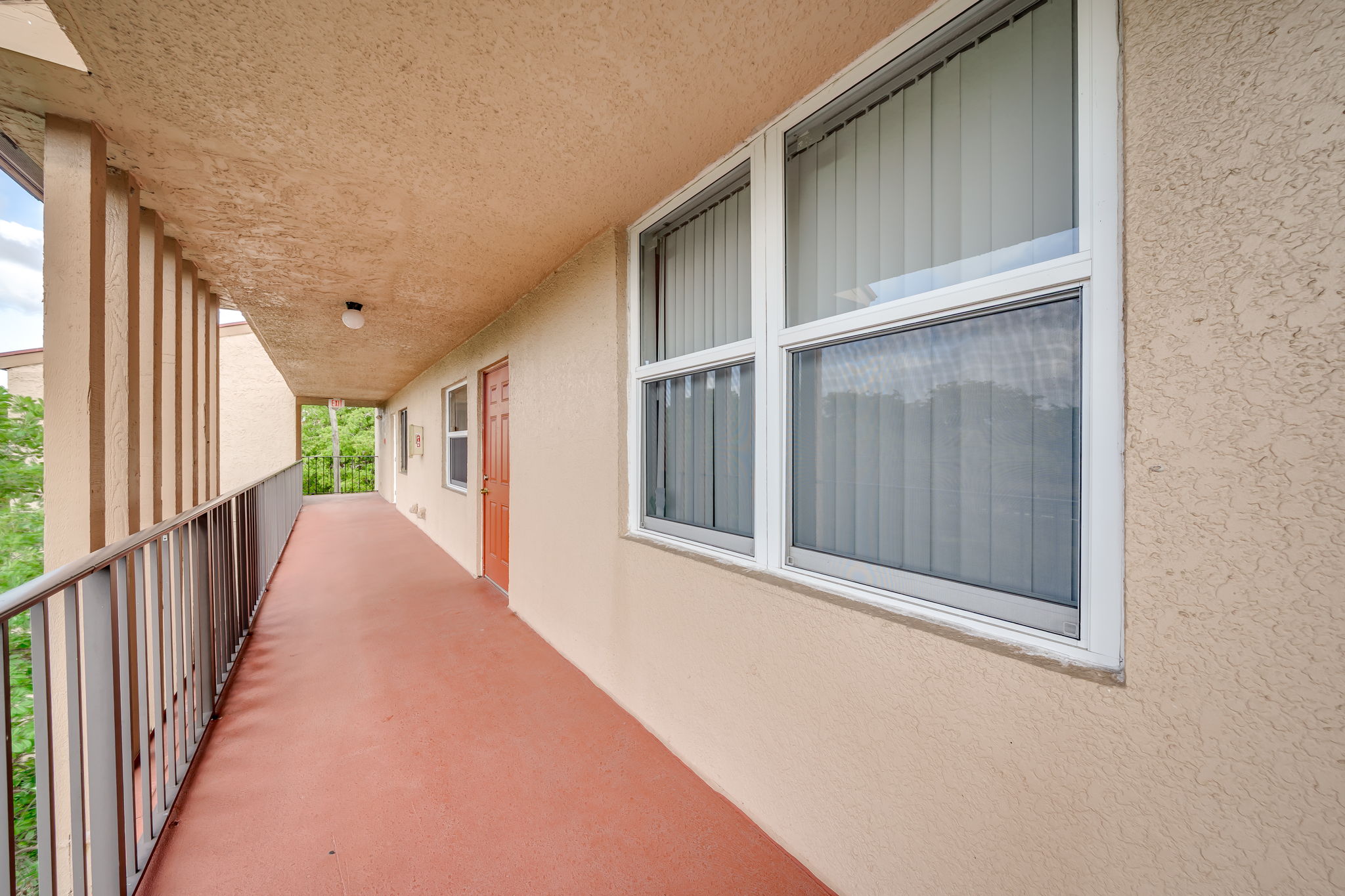 21024 NE 34th Ct, Aventura, FL 33180, USA Photo 4
