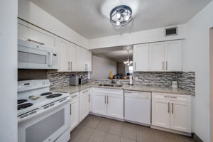 21024 NE 34th Ct, Aventura, FL 33180, USA Photo 7