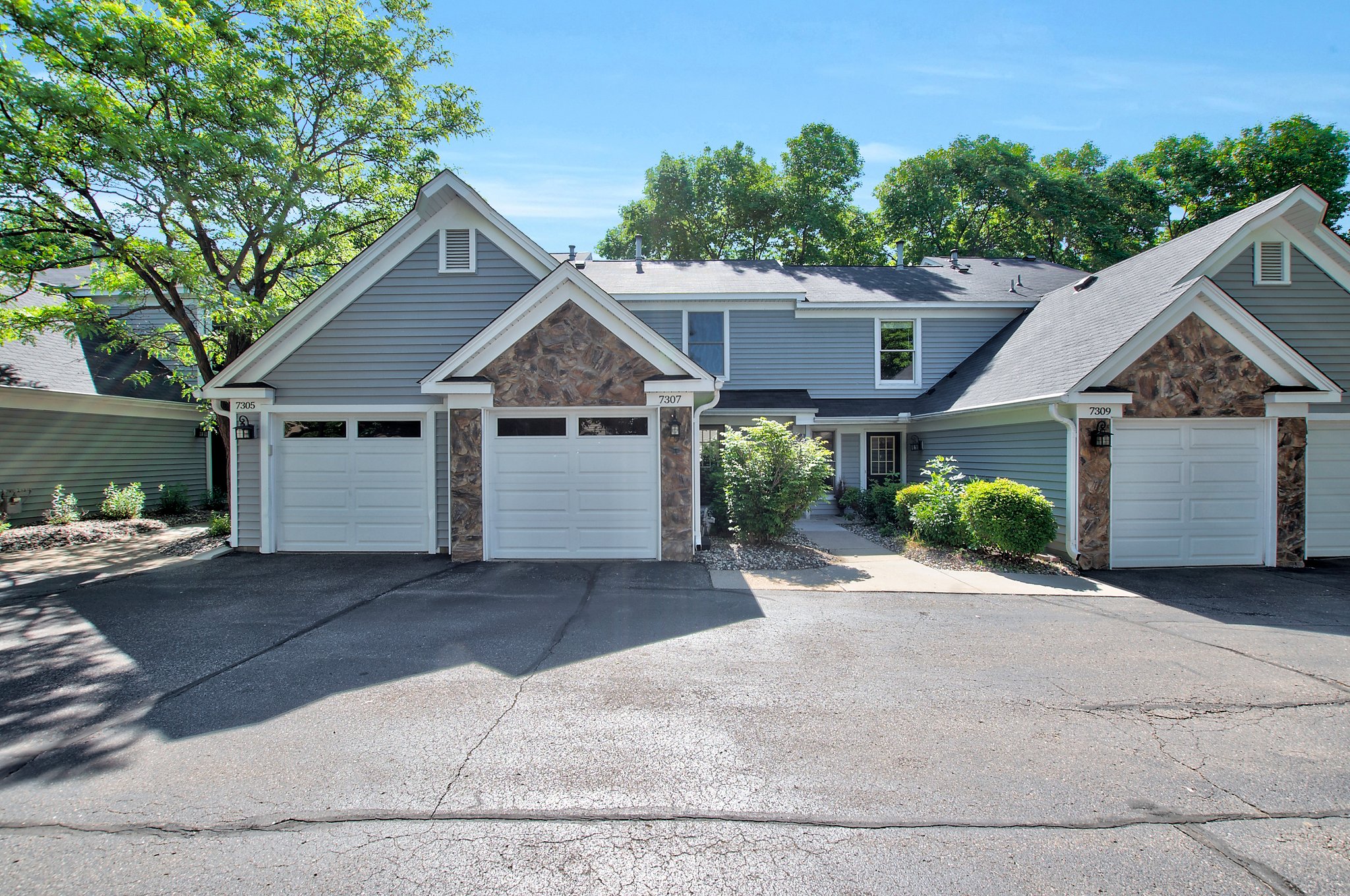 7307 Amber Ln, Eden Prairie, MN 55421, US Photo 1