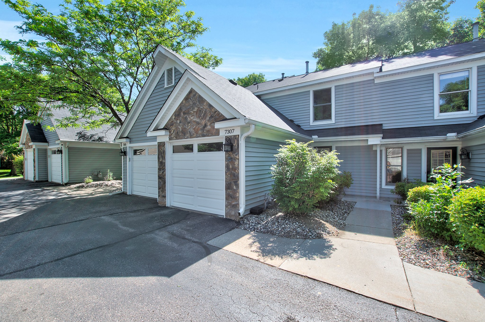 7307 Amber Ln, Eden Prairie, MN 55421, US Photo 2