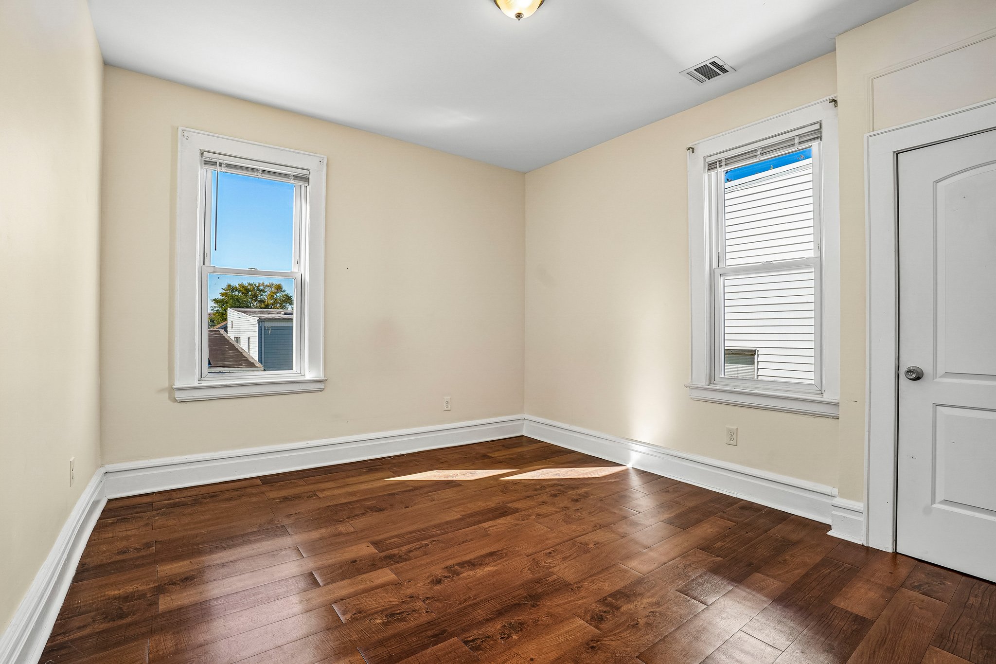 18th Ave 2-S1010-024.jpg