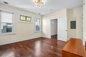 18th Ave 2-S1010-018.jpg