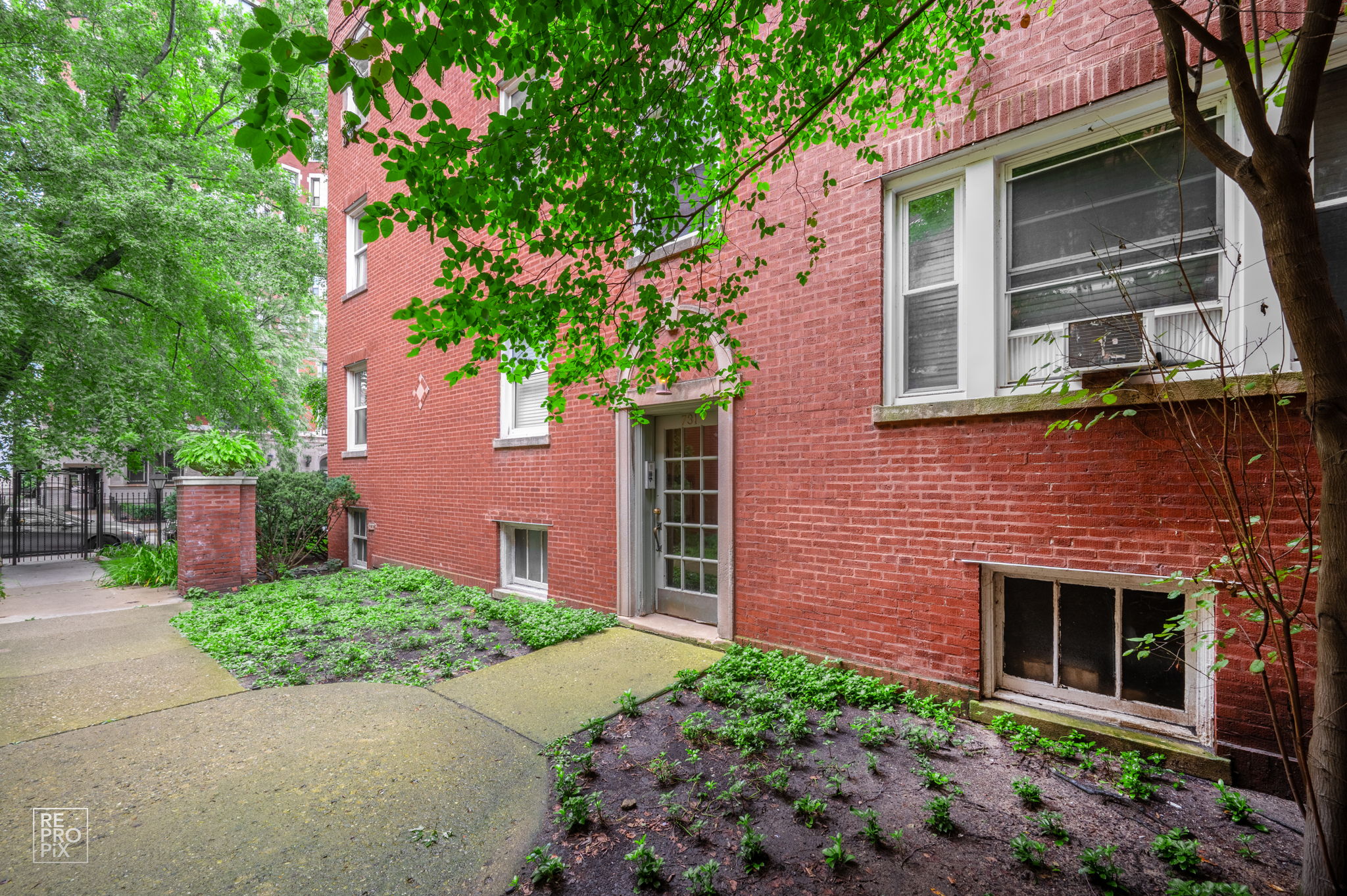 731 W Bittersweet Pl 2S, Chicago, IL 60613_002