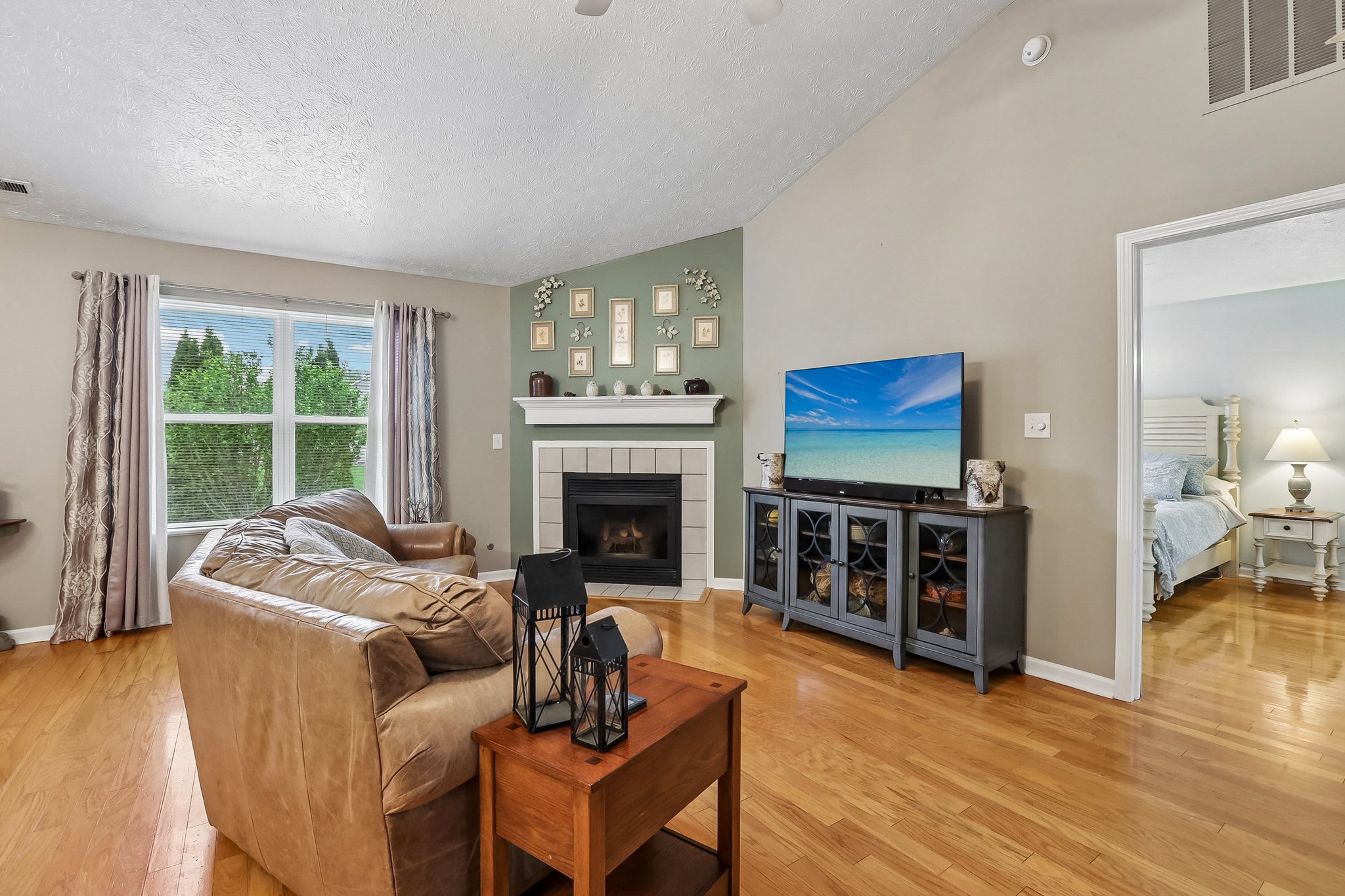 Living Room.jpg