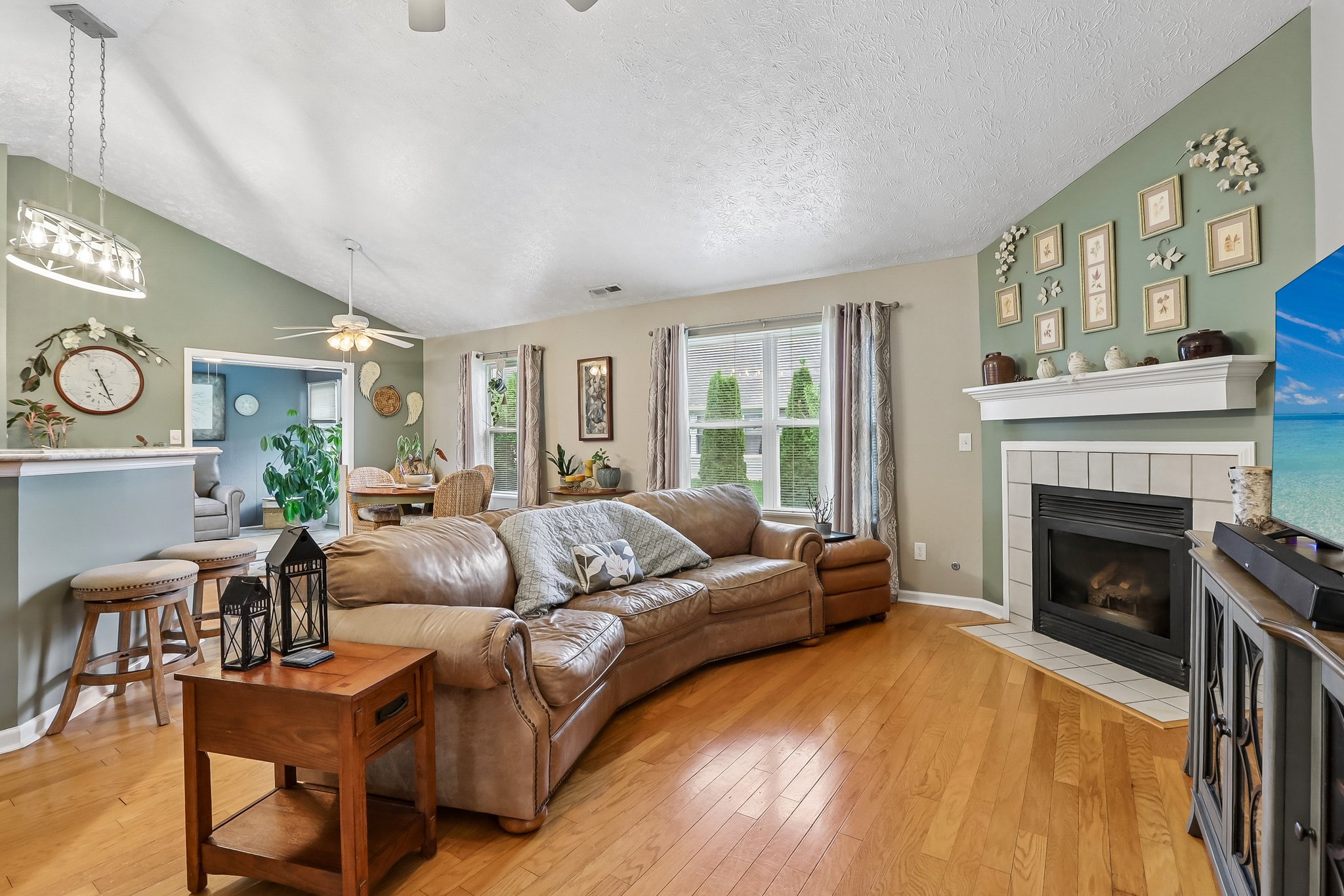 Living Room.jpg