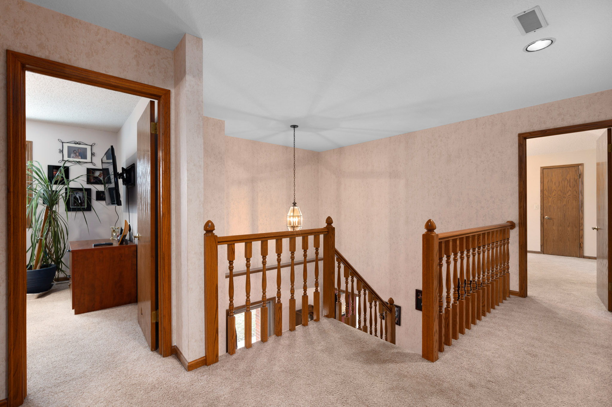 7310 E Oxford St, Wichita, KS 67226 Adler Grey Real Estate Media