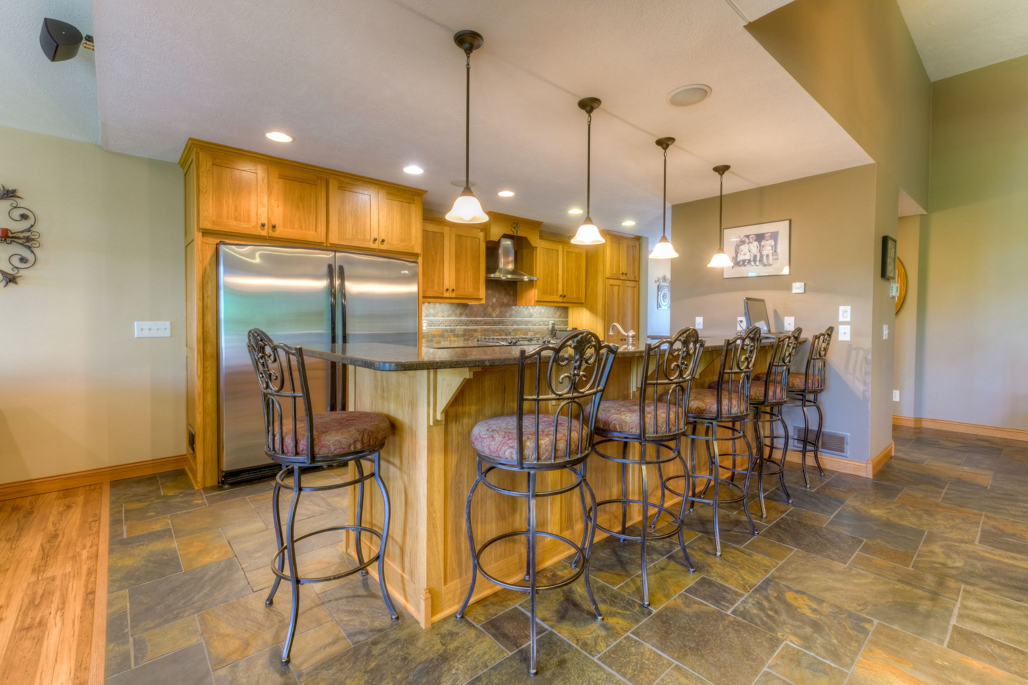 Kitchen/Breakfast Bar