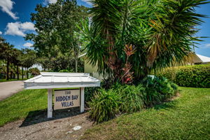 Hidden Bay Villas Sign