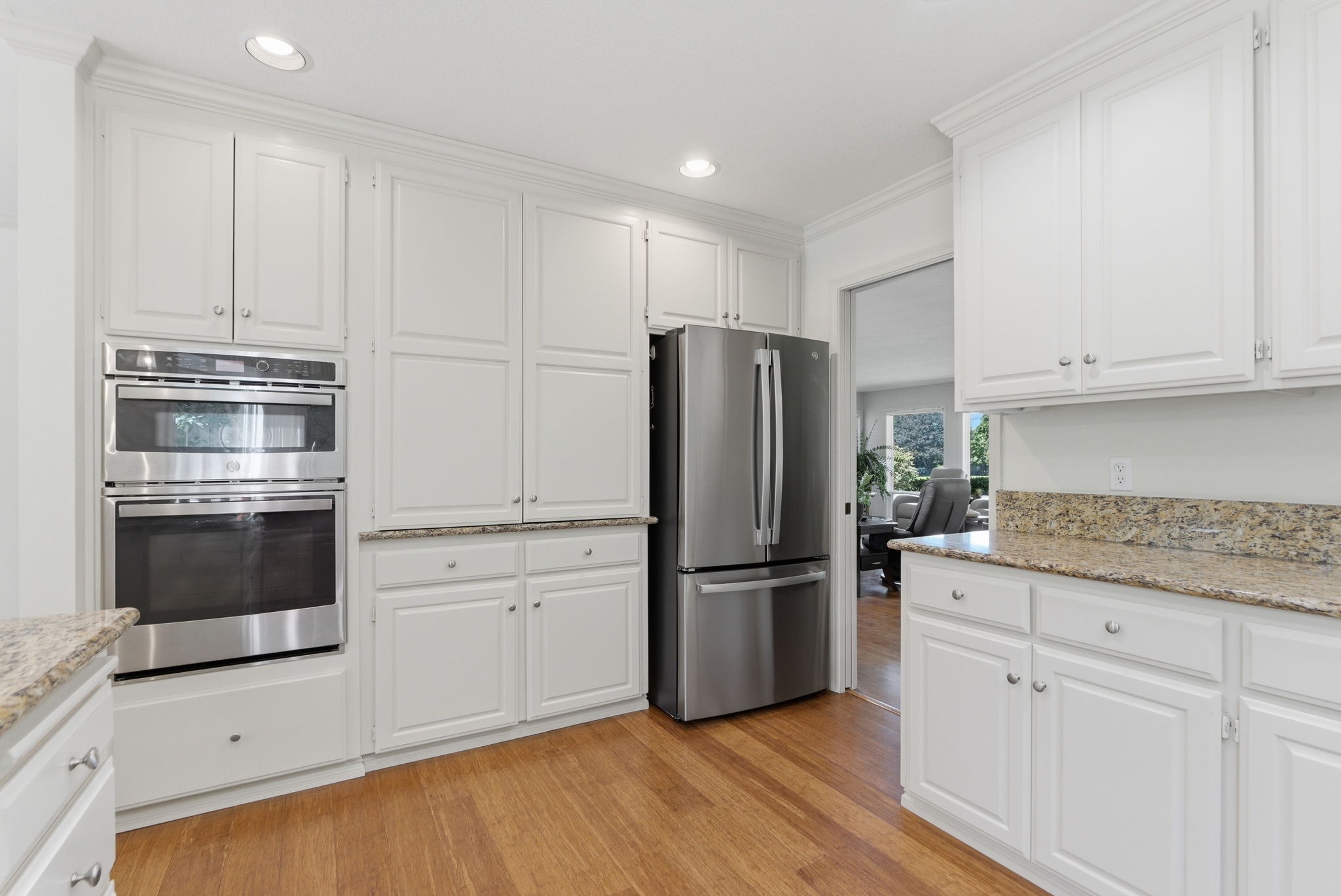 Kitchen - Built in Microwave and Oven