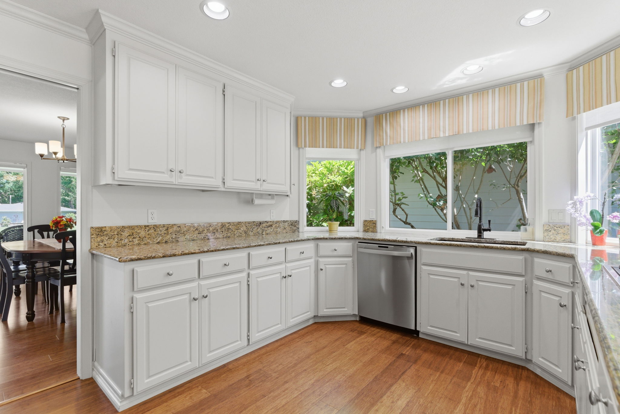Kitchen - Ample Storage with pull out drawers