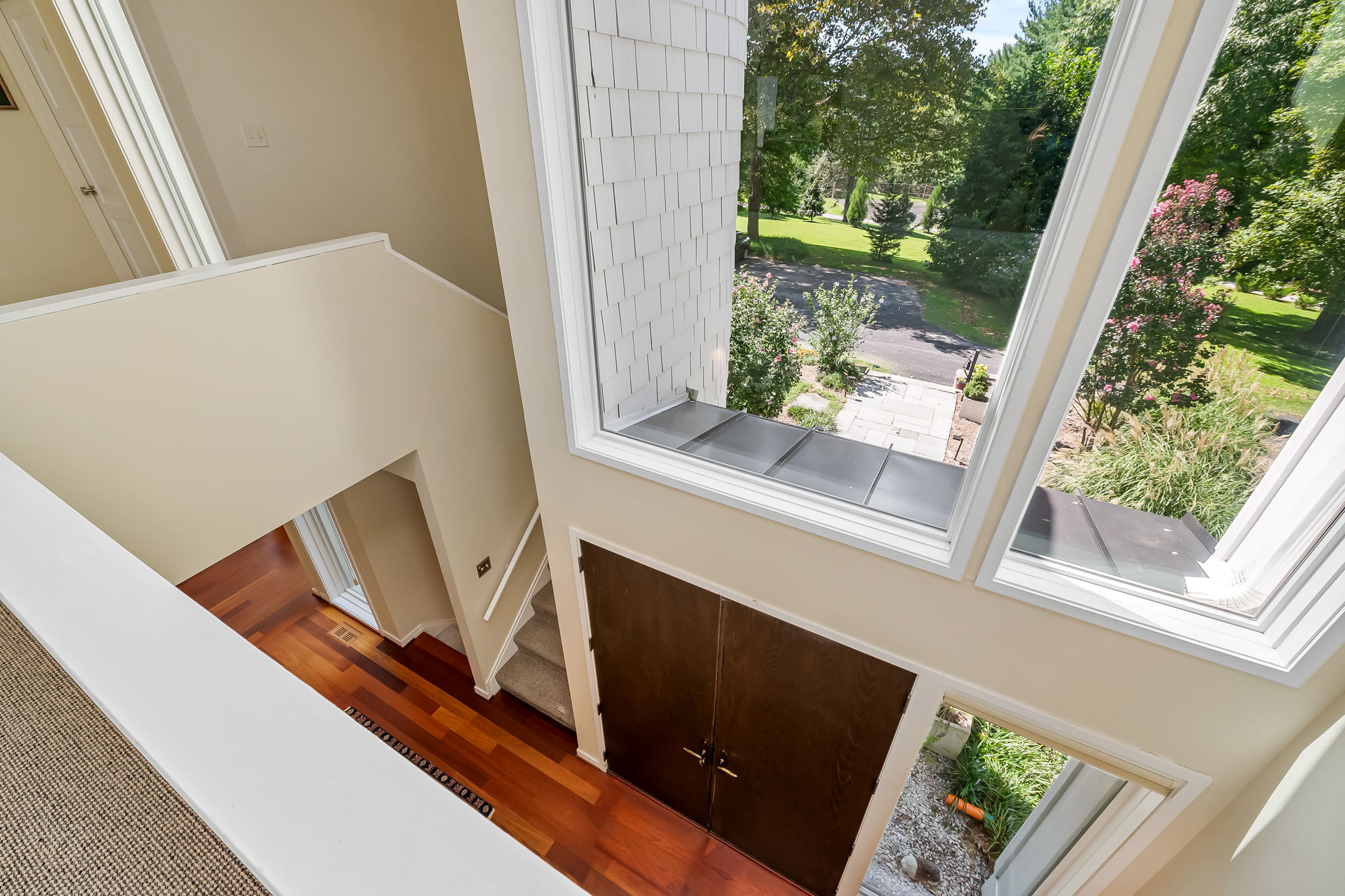 2nd Floor Landing upon Foyer