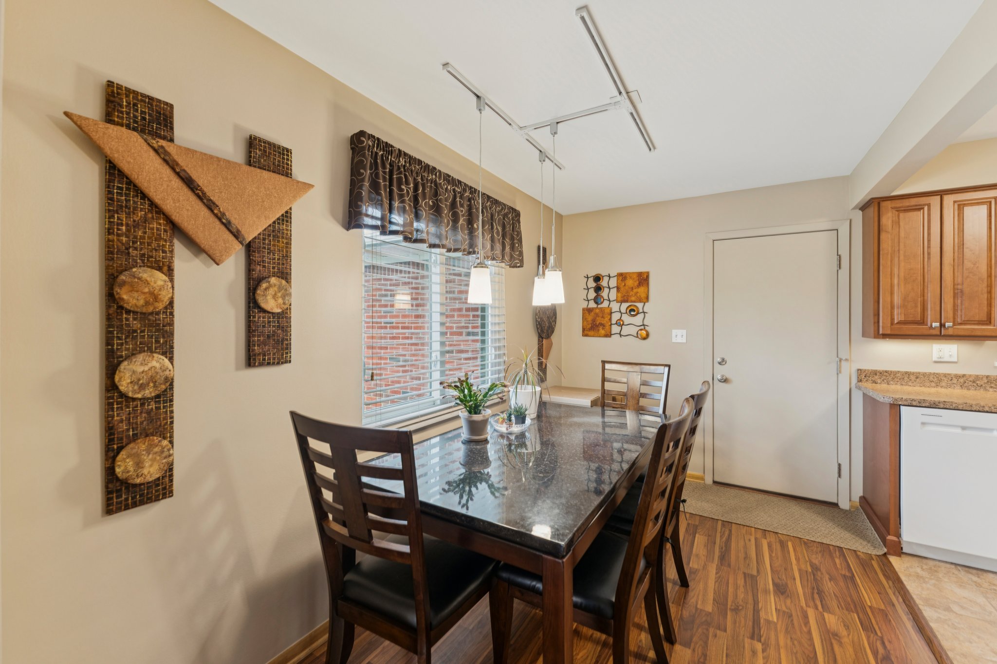 Beresford Ave-S0704-008.jpg