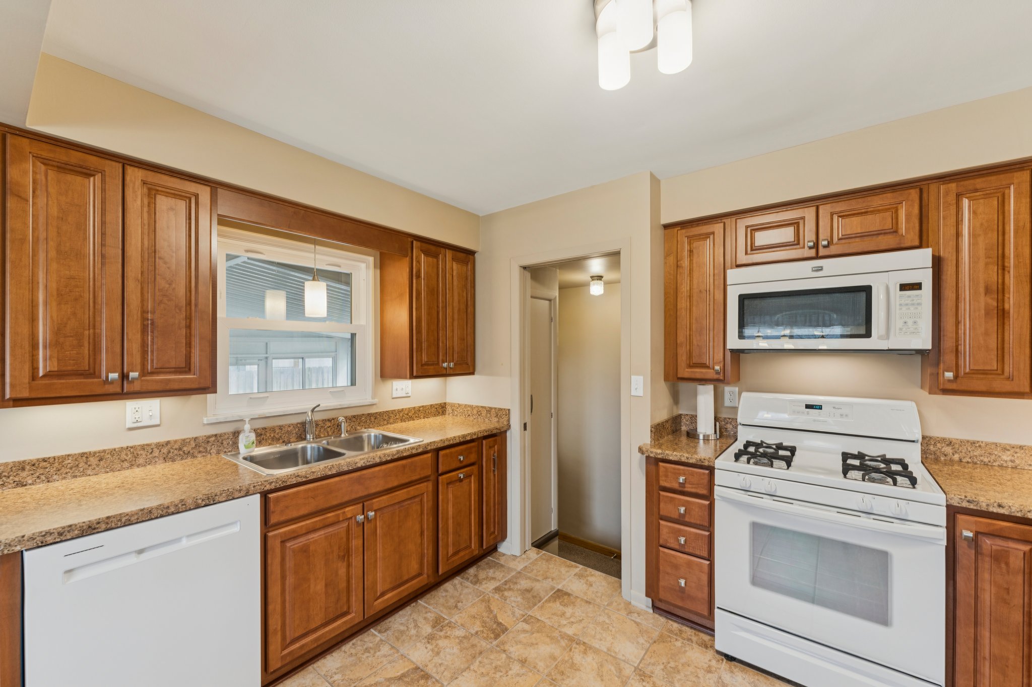 Beresford Ave-S0704-010.jpg