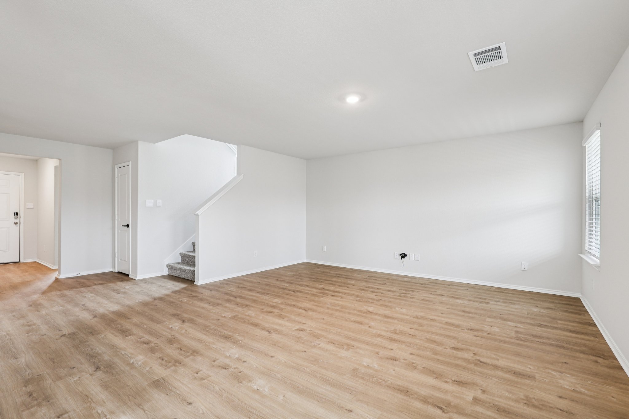 - 7315 Capella Cir-S1001-005.jpg