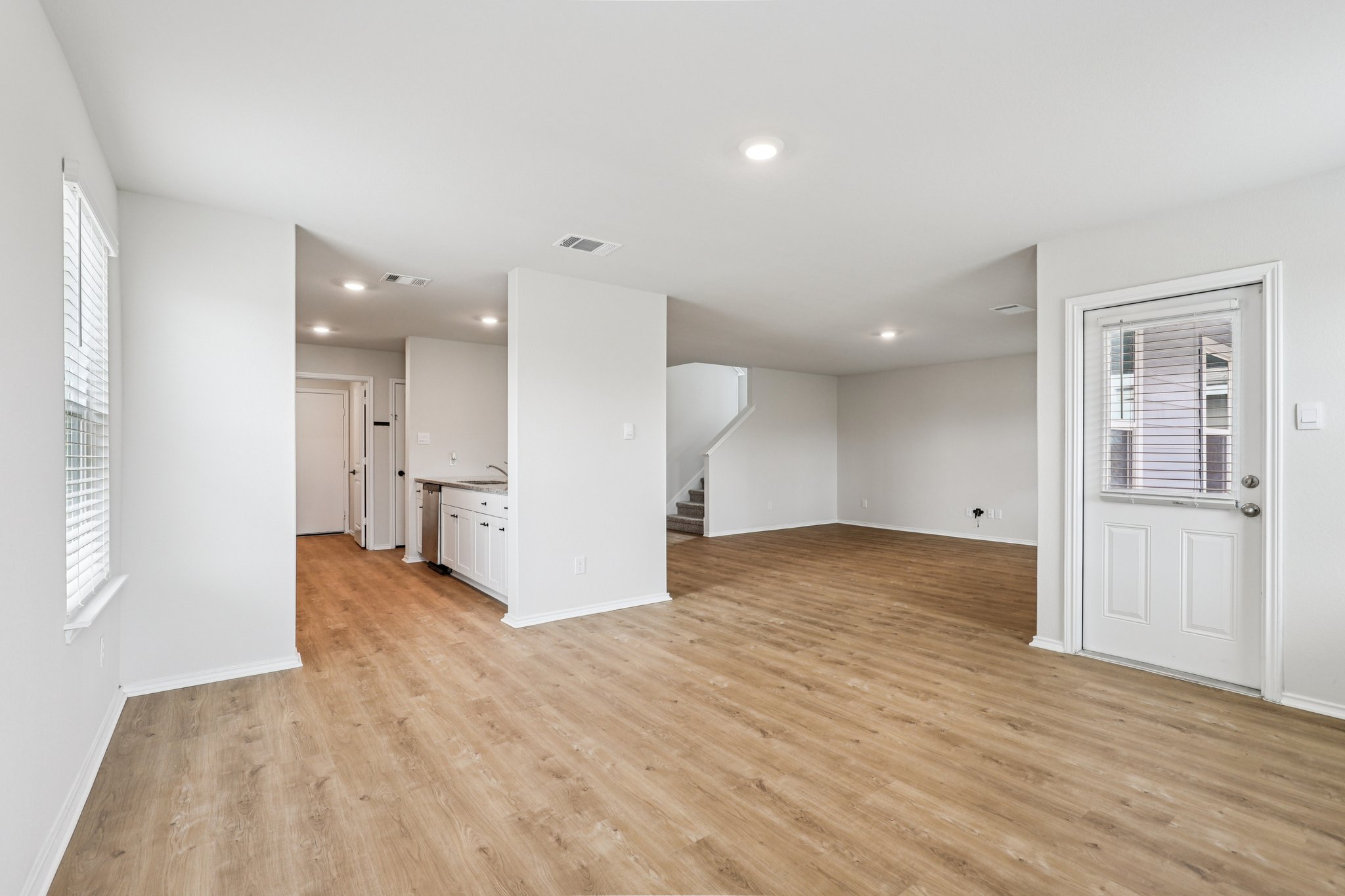 - 7315 Capella Cir-S1001-007.jpg