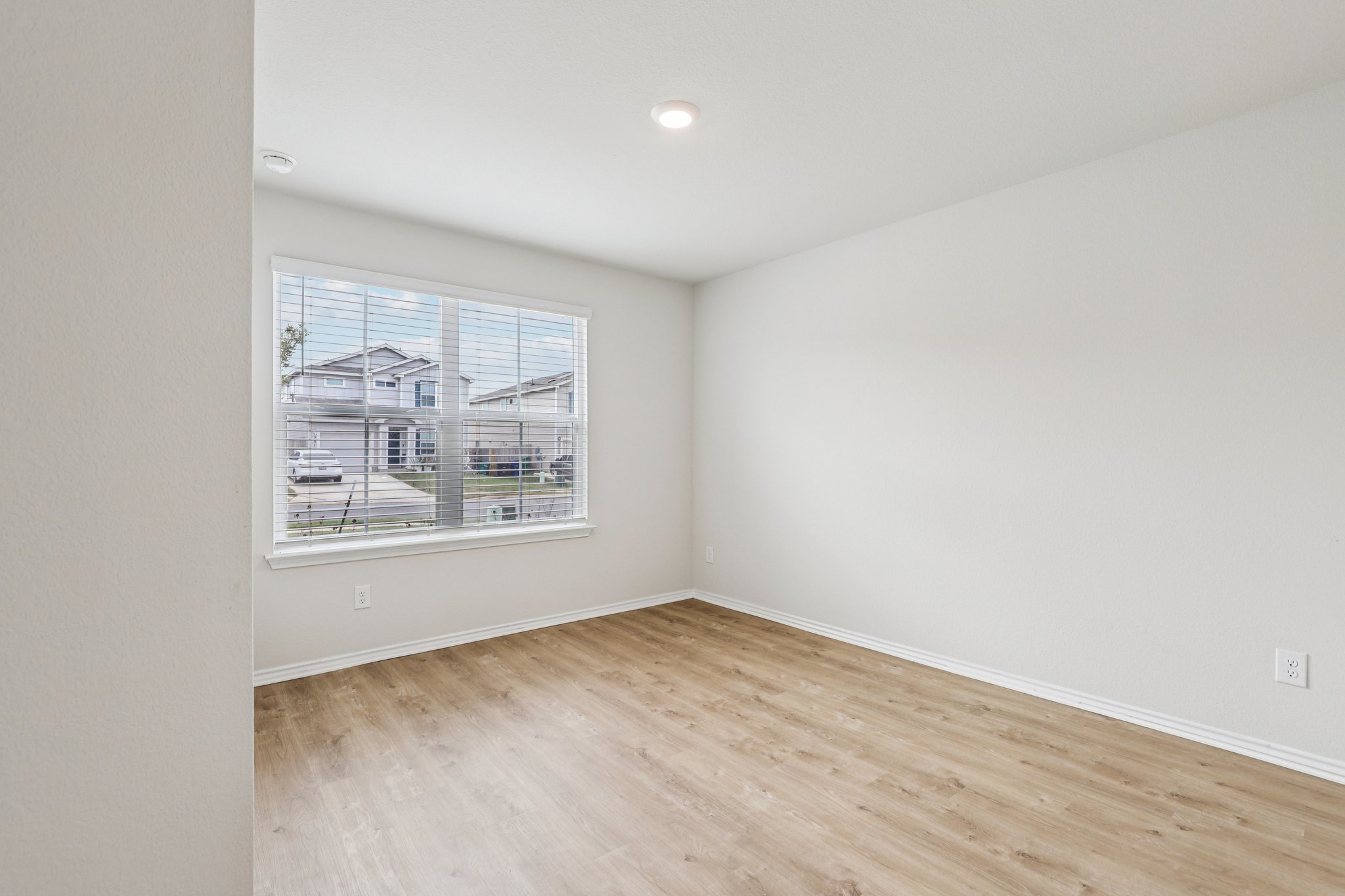 - 7315 Capella Cir-S1001-015.jpg