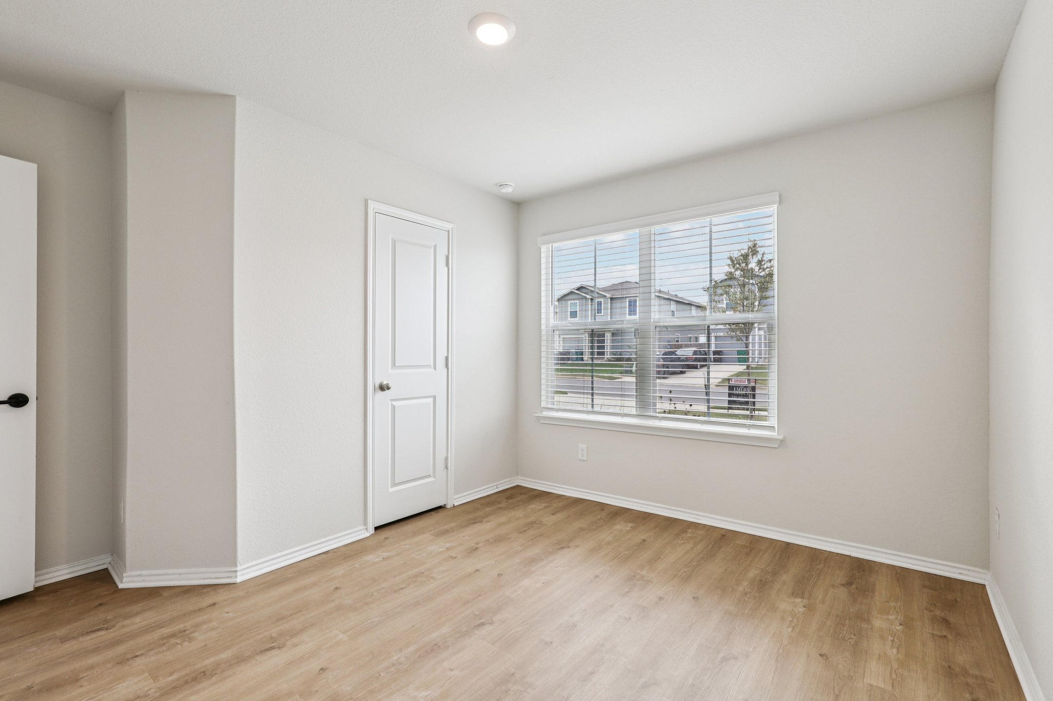 - 7315 Capella Cir-S1001-016.jpg