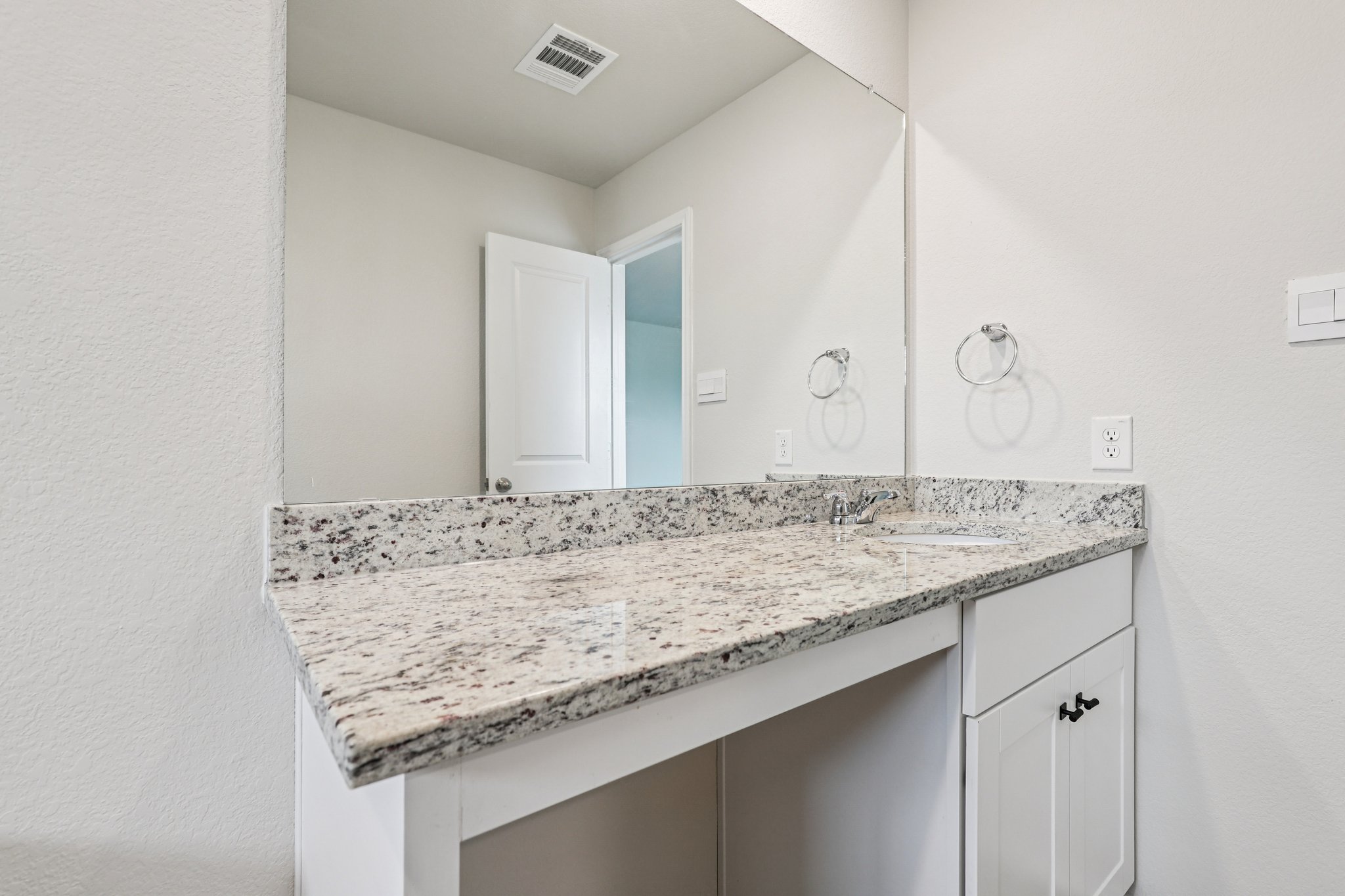 - 7315 Capella Cir-S1001-021.jpg