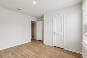 - 7315 Capella Cir-S1001-017.jpg