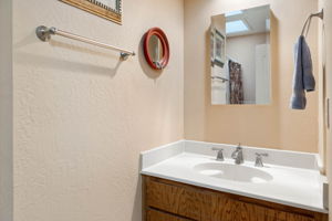 Bathroom 2 (1)