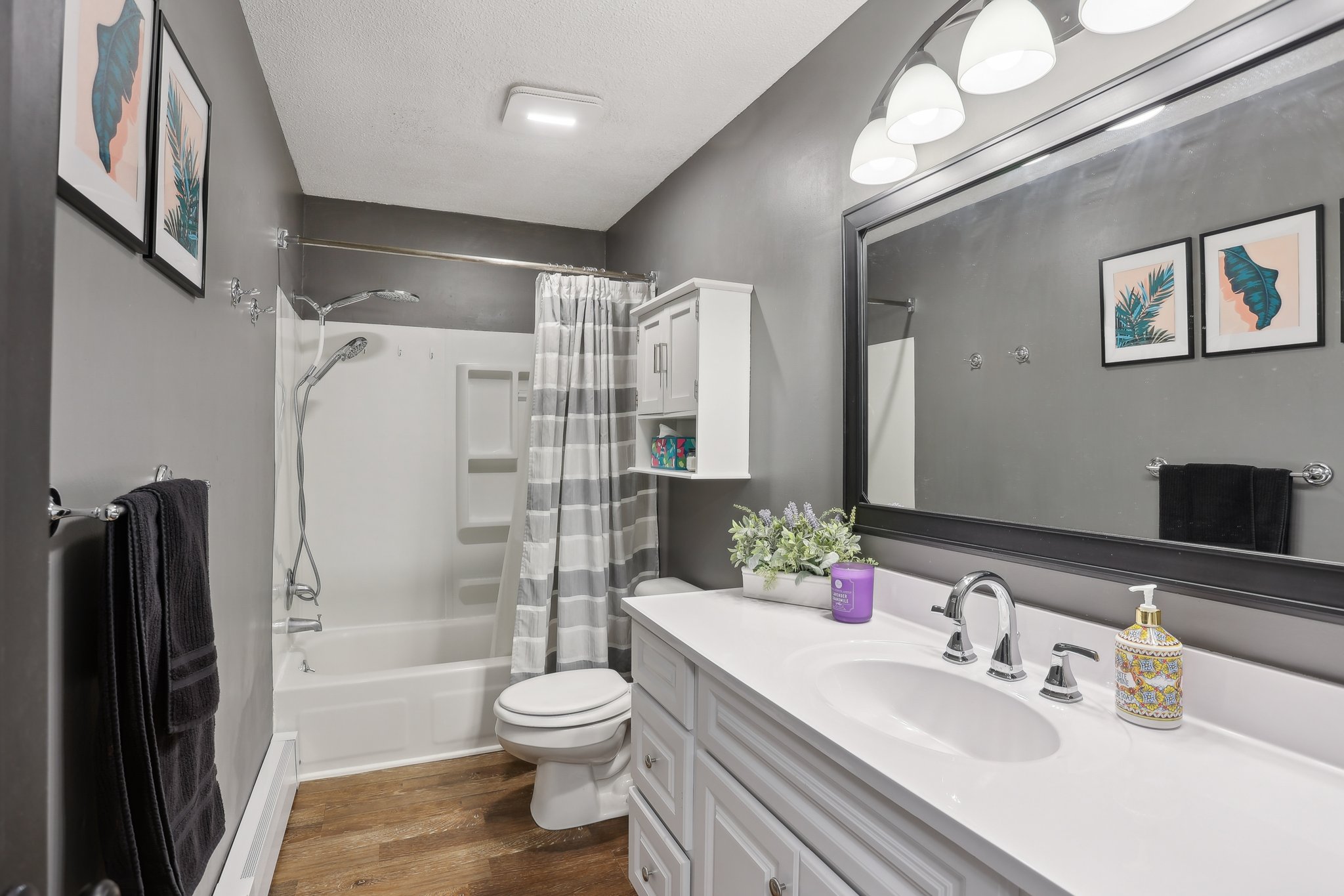 W 22nd St 304-3105-023.jpg