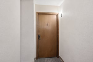 W 22nd St 304-3105-005.jpg