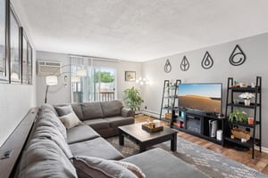 W 22nd St 304-3105-007.jpg