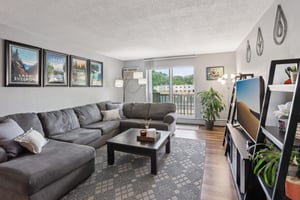 W 22nd St 304-3105-008.jpg