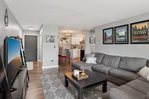 W 22nd St 304-3105-009.jpg