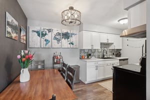 W 22nd St 304-3105-011.jpg