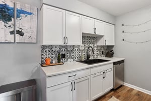W 22nd St 304-3105-012.jpg