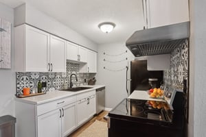 W 22nd St 304-3105-014.jpg