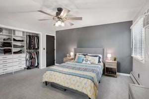 W 22nd St 304-3105-017.jpg