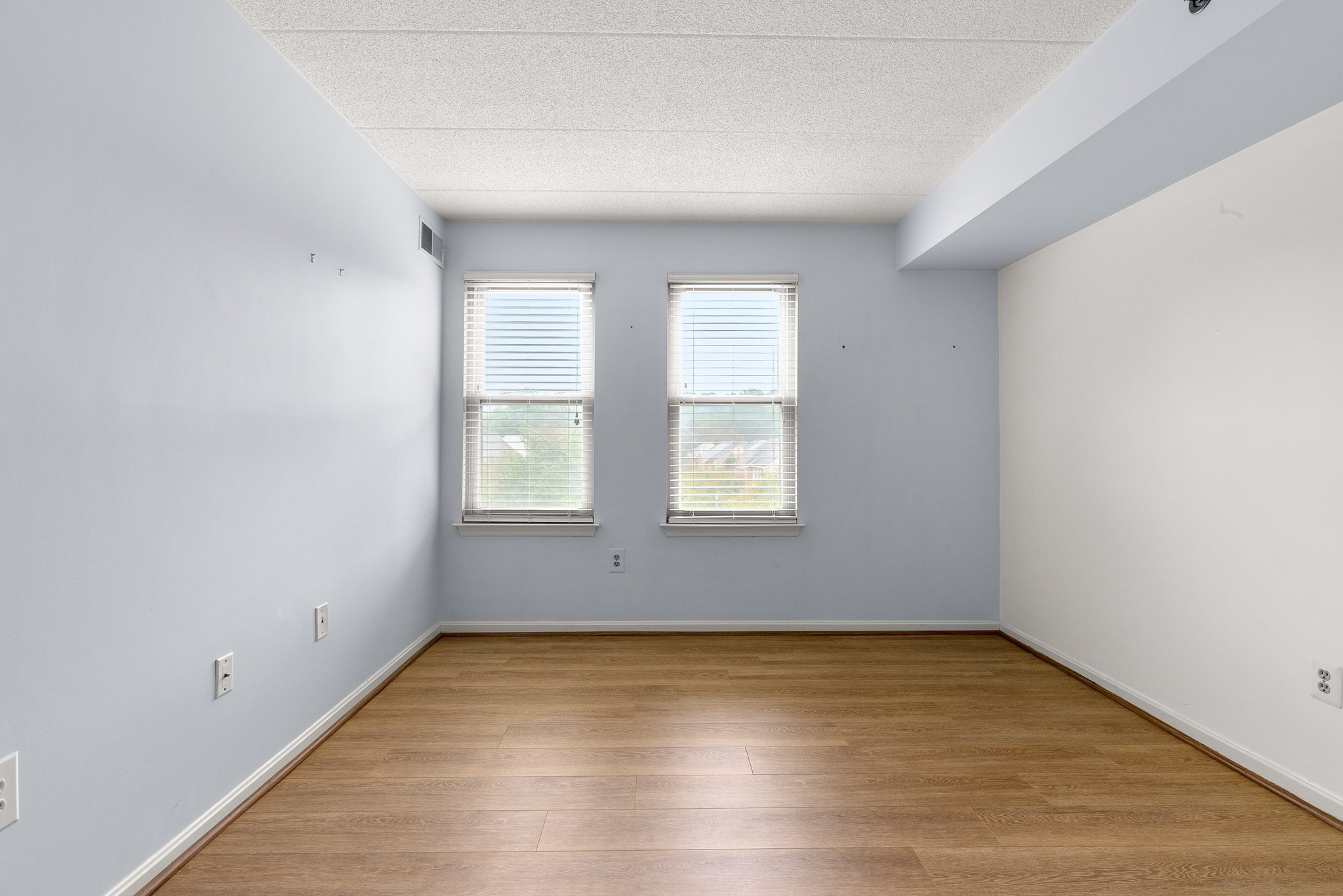 21. Main bedroom.jpg