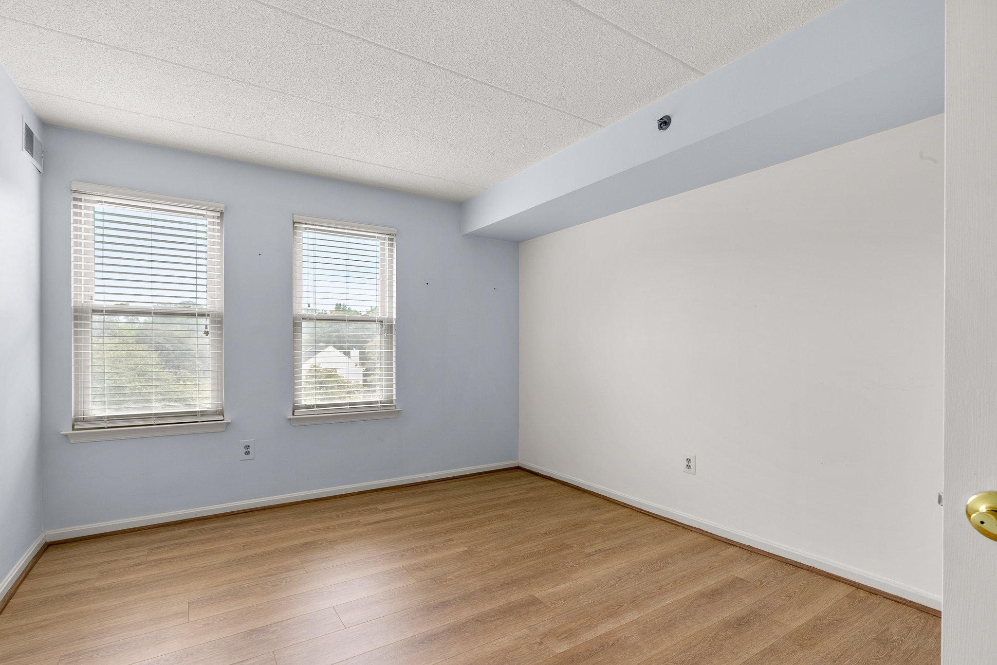 20. Main bedroom.jpg