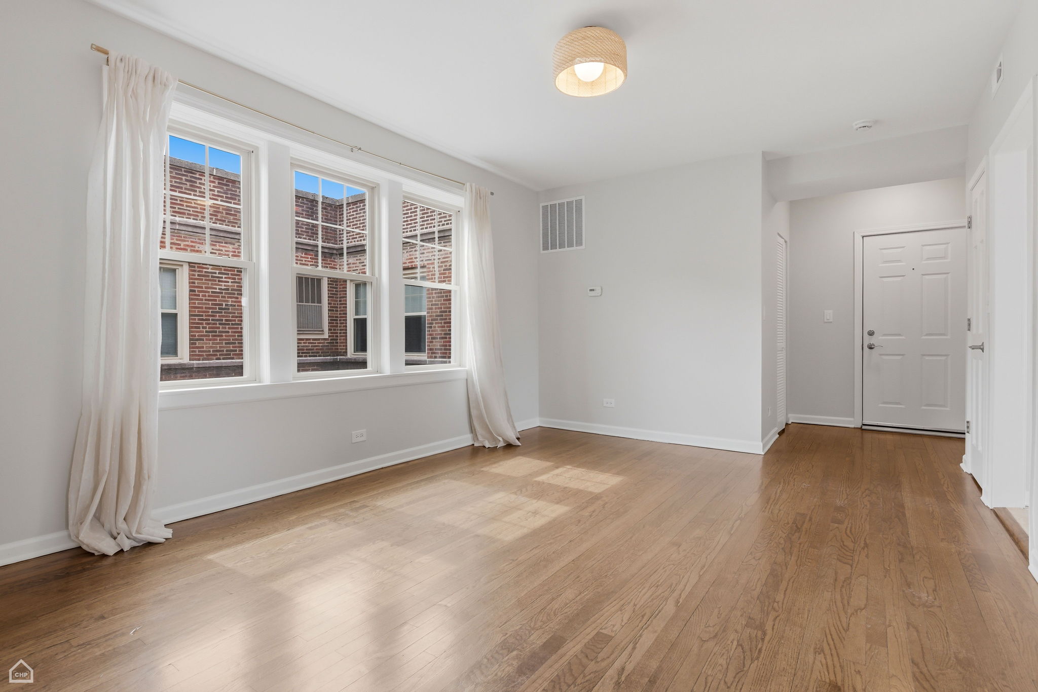 7318 N Honore St 403 - Brady Miller_003