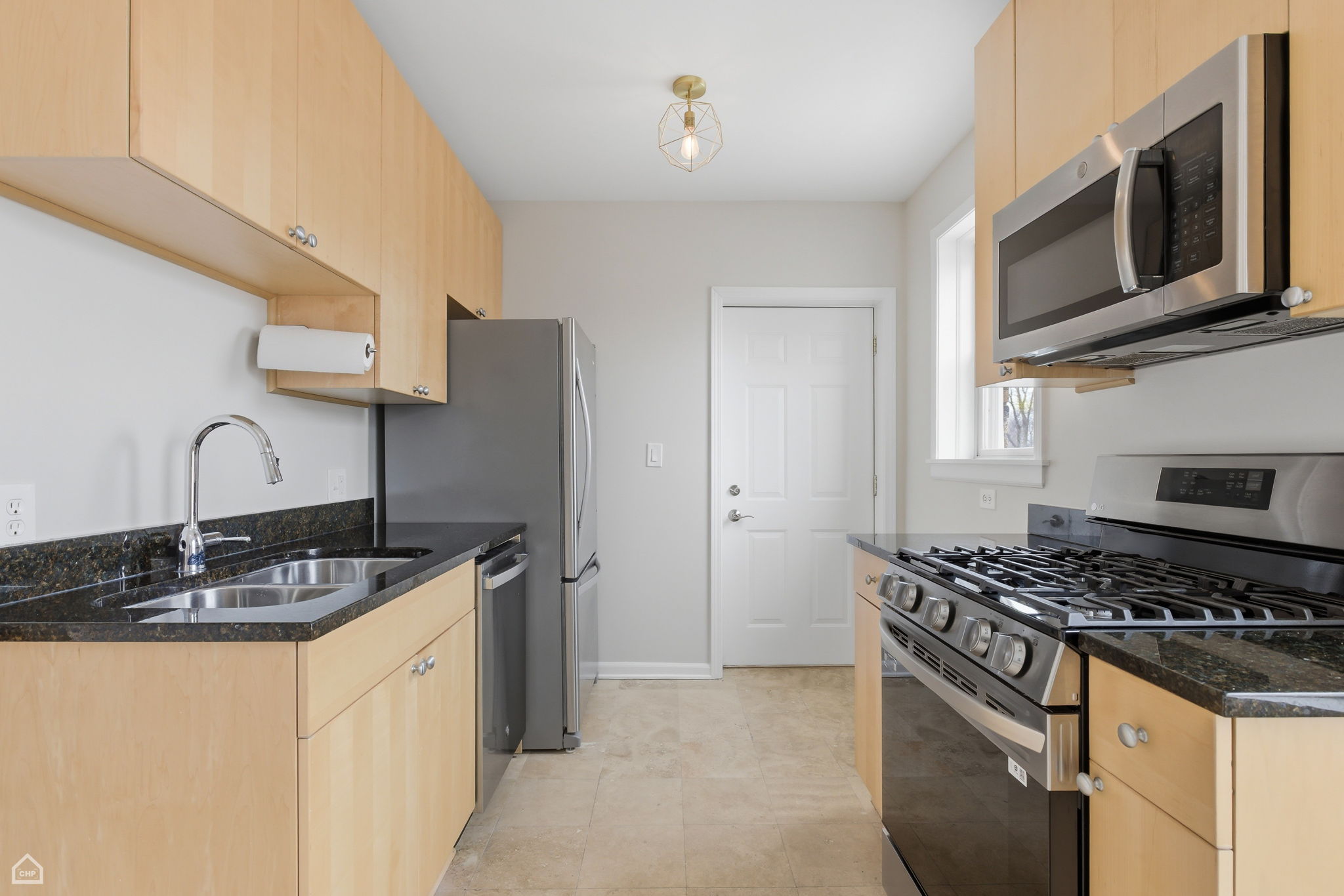 7318 N Honore St 403 - Brady Miller_010