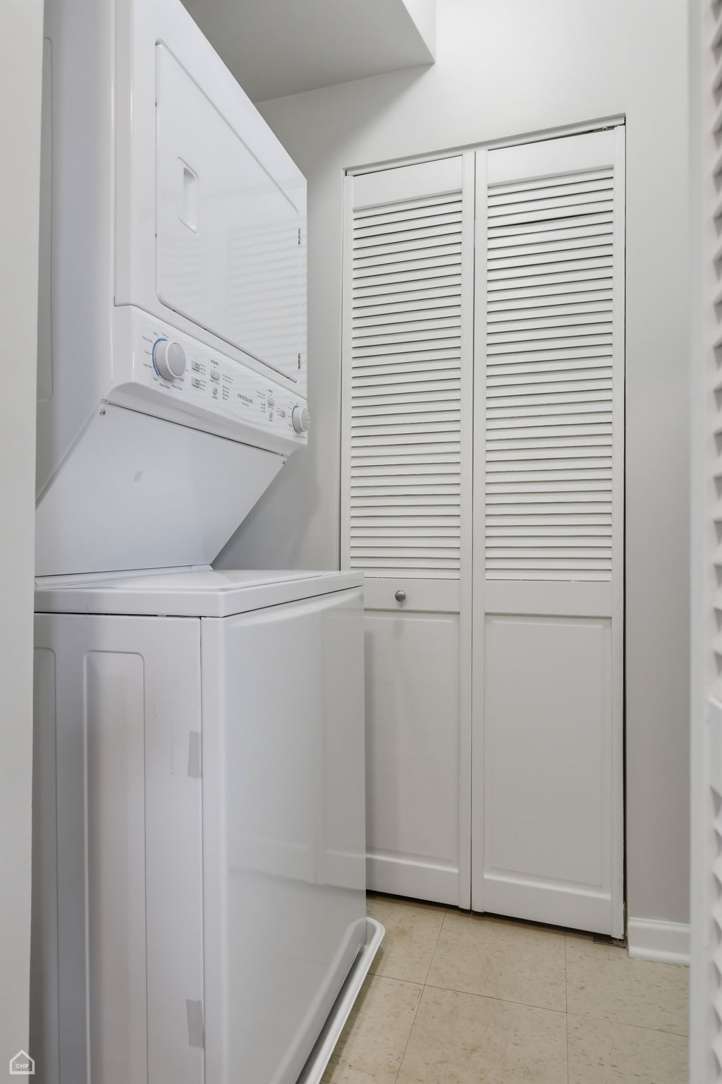 7318 N Honore St 403 - Brady Miller_012