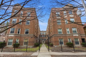 7318 N Honore St 403 - Brady Miller_001