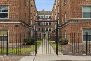 7318 N Honore St 403 - Brady Miller_002