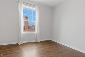 7318 N Honore St 403 - Brady Miller_007