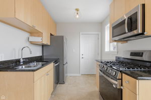 7318 N Honore St 403 - Brady Miller_010