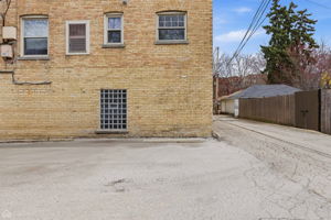 7318 N Honore St 403 - Brady Miller_013