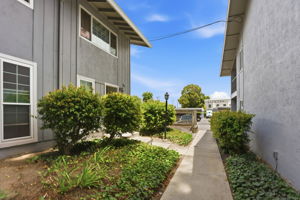 003_F8_7319 Starward Dr 44
