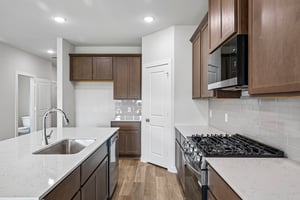 Ashley Gdns Dr-S1410-016.jpg
